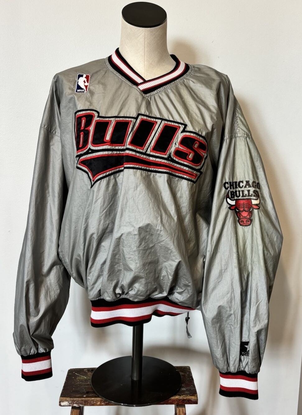 VTG 90s Starter Chicago Bulls NBA Basketball Metallic Silver Warmup Jacket Large